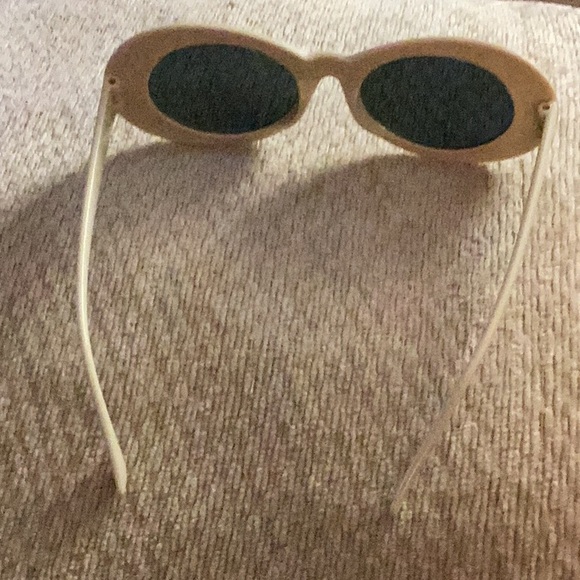 😎NWOT Sexy White 90’s Style So Much Fun To Wear Retro Sun Glasses 😎 - Picture 6 of 8